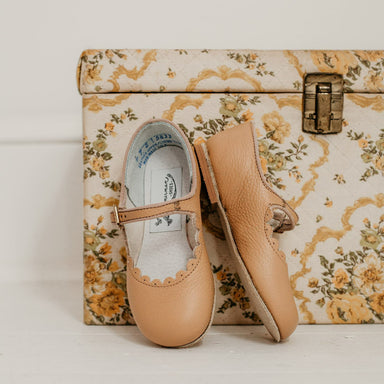 Girl's Shoe - Camel Scallop Mary Jane - Collins & Conley